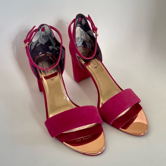 In very good condition Ted Baker London Block Heels Fuchsia Strap Sandals - Picture 12 of 13